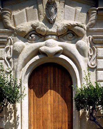 Entrata di Palazzo Zuccari più conosciuto come la Casa dei Mostri