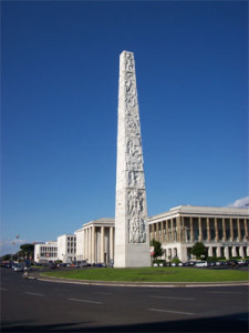 L' Obelisco Marconi al centro della omonima Piazza