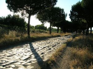Via Appia Antica, un tratto di Strada che attraversa il Parco Regionale